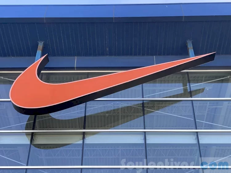 Apple ile Nike, Rusya'daki satışlarını durdurdu.