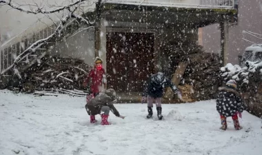 İzmir kar altında! İzmirde kar kalınlığı 30 santimetreyi aştı
