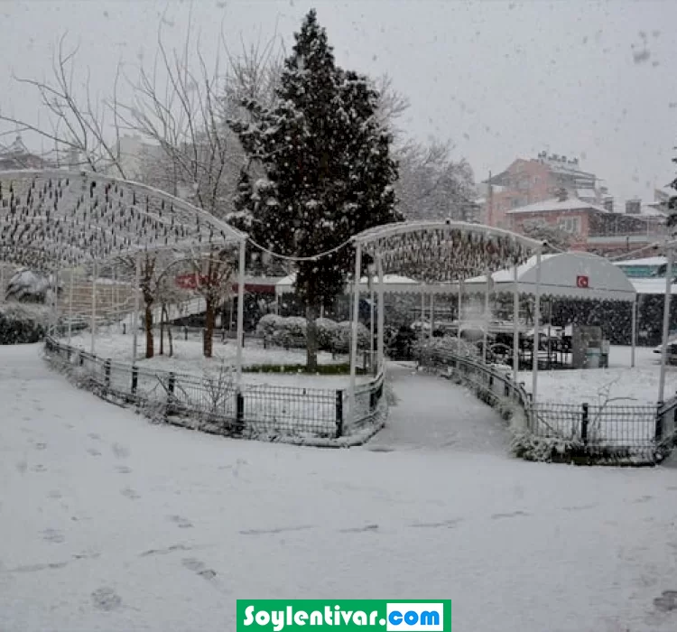 İzmir kar altında! İzmirde kar kalınlığı 30 santimetreyi aştı