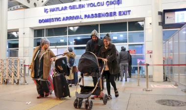 Adana, Şanlıurfa ve Hataydaki bazı depremzedeler Antalyaya getirildi