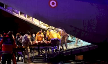 Depremde yaralanan 47 kişi Türk Silahlı Kuvvetlerine ait kargo uçağıyla İstanbula getirildi