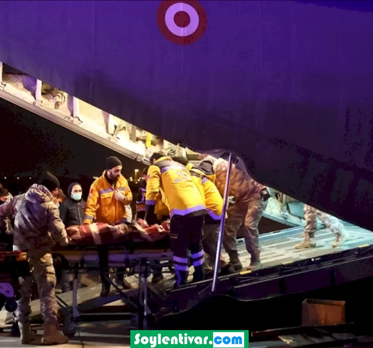 Depremde yaralanan 47 kişi Türk Silahlı Kuvvetlerine ait kargo uçağıyla İstanbula getirildi
