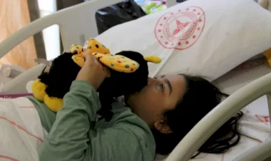 Depremzede 755 çocuk hastanelerde tedavileri devam ediyor