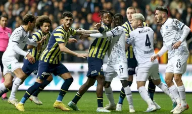 Fenerbahçeye Adana Demirspordan zirve yolumda büyük darbe!!