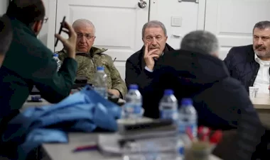 Hulusi Akar ve Fahrettin  Koca depreme toplantıda yakalandı