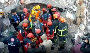 Kahramanmaraşta 2 kardeş 84 saat sonra kurtarıldı! Mucizeler devam ediyor