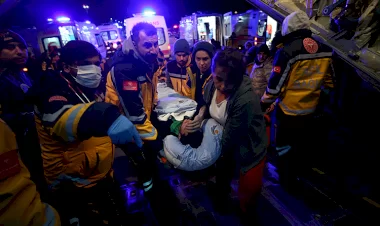Malatyadaki depremde yaralanan 41 kişi askeri uçaklarla İstanbula getirildi.