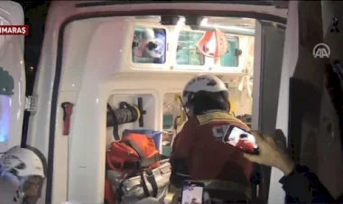 Mucizeler devam ediyor! 121 saat sonra menekşe enkazdan çıkarıldı