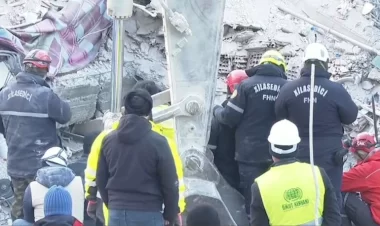Mucizeler yaşanmaya devam ediyor! 205 saat sonra enkazdan sağ çıkarıldı