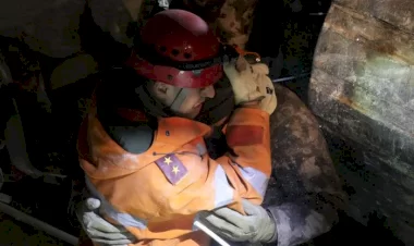 Osmaniyede enkaz altından kurtarılan Denizin eşi ve çocuğu kurtarılamadı