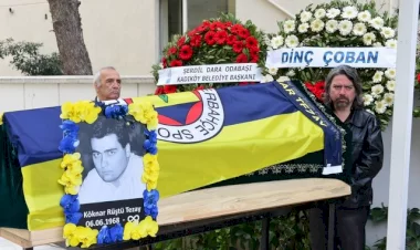Rüştü Köknar Tezayın cenaze töreni yapıldı. Cenaze törenine birçok ünlü isim katıldı