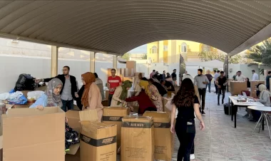 Türkiyedeki depremzedeler için Katarda düzenlenen yardım kampanyasına yoğun ilgi