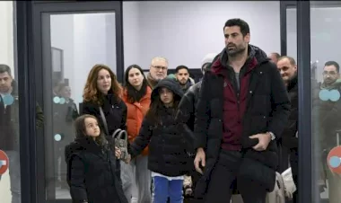 Volkan Demirel, eşi, çocukları ve ekibi İstanbula iniş yaptı!