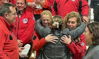 Yunanistan arama kurtarma ekibi ülkelerine dönüş yaptı. Ekibi Havalimanında alkışlarla uğurladılar