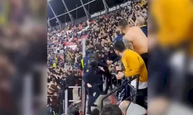 Sevilla polisi Fenerbahçe taraftarına saldırıda bulundu!