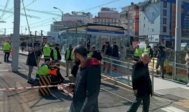 Güngörende tramvay raydan çıktı!