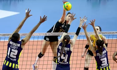 Vakıfbank, Fenerbahçe Opeti Altın setle geçti adını finale yazdırdı!