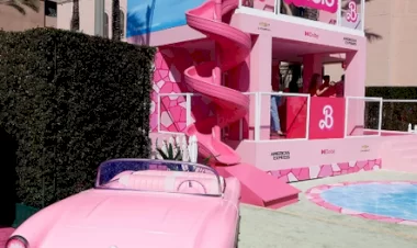 'Barbie' filminin galasında pembeler içinde yıldızlar geçidi
