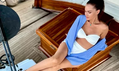 Fahriye Evcen bikinili pozlarıyla göz kamaştırdı